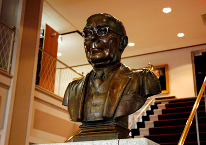Bust of Eli Lilly