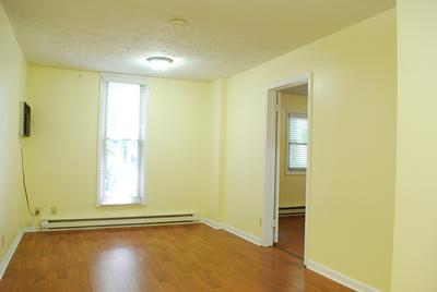 1-bed summer sublet at 209 S Grant Ave, $700/month