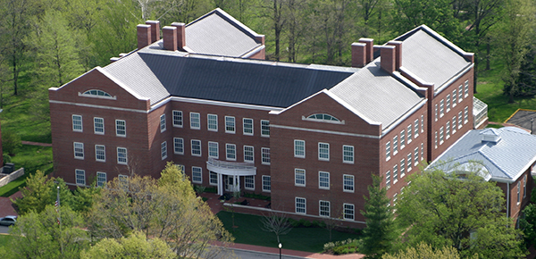 80,000-square-foot Biology and Chemistry building