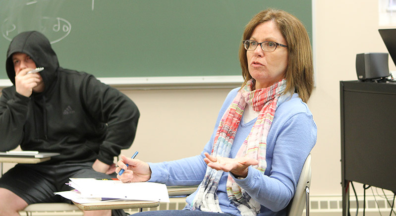 Professor Michele Pittard leads a discussion in an educational studies course.