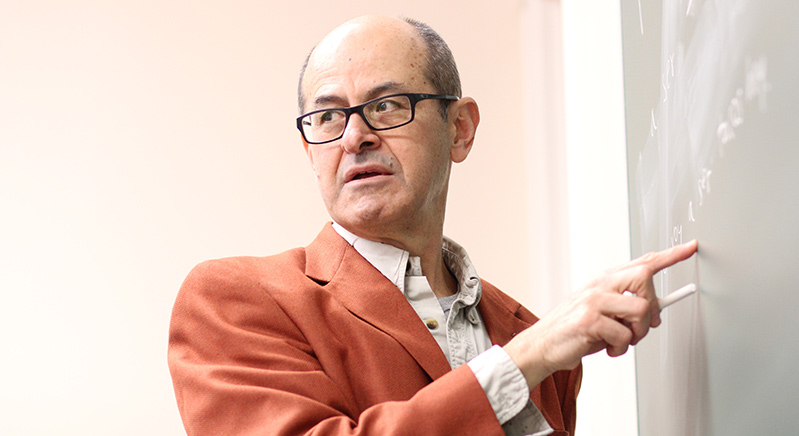 Professor Gilberto Gomez