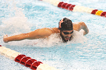 Sam Colaiacova '19 races against Albion.