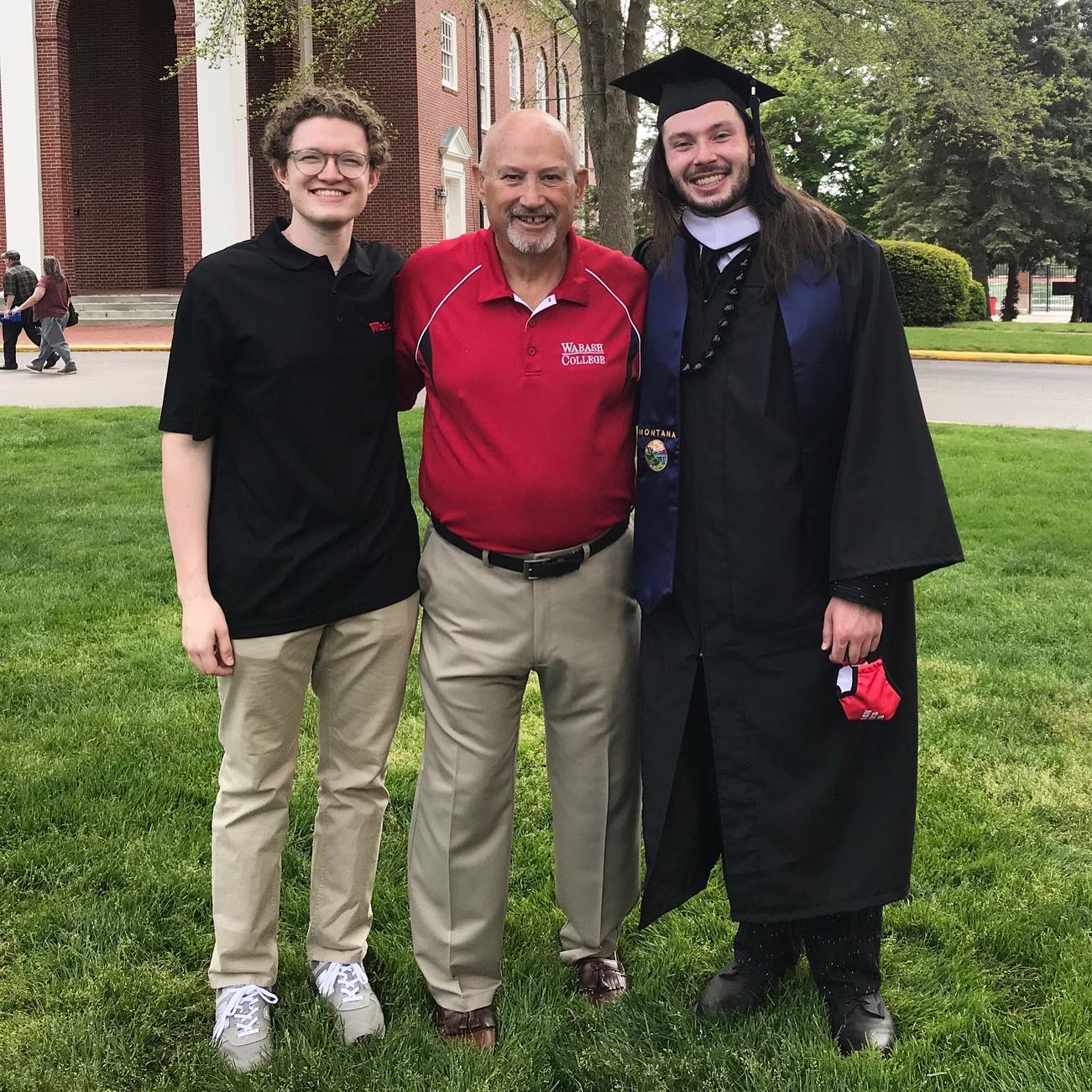 Wade (left) and Paul Haesemeyer with their grandfather, Paul “Robbie” Robinson, at the 2021 Commencement Ceremony. 