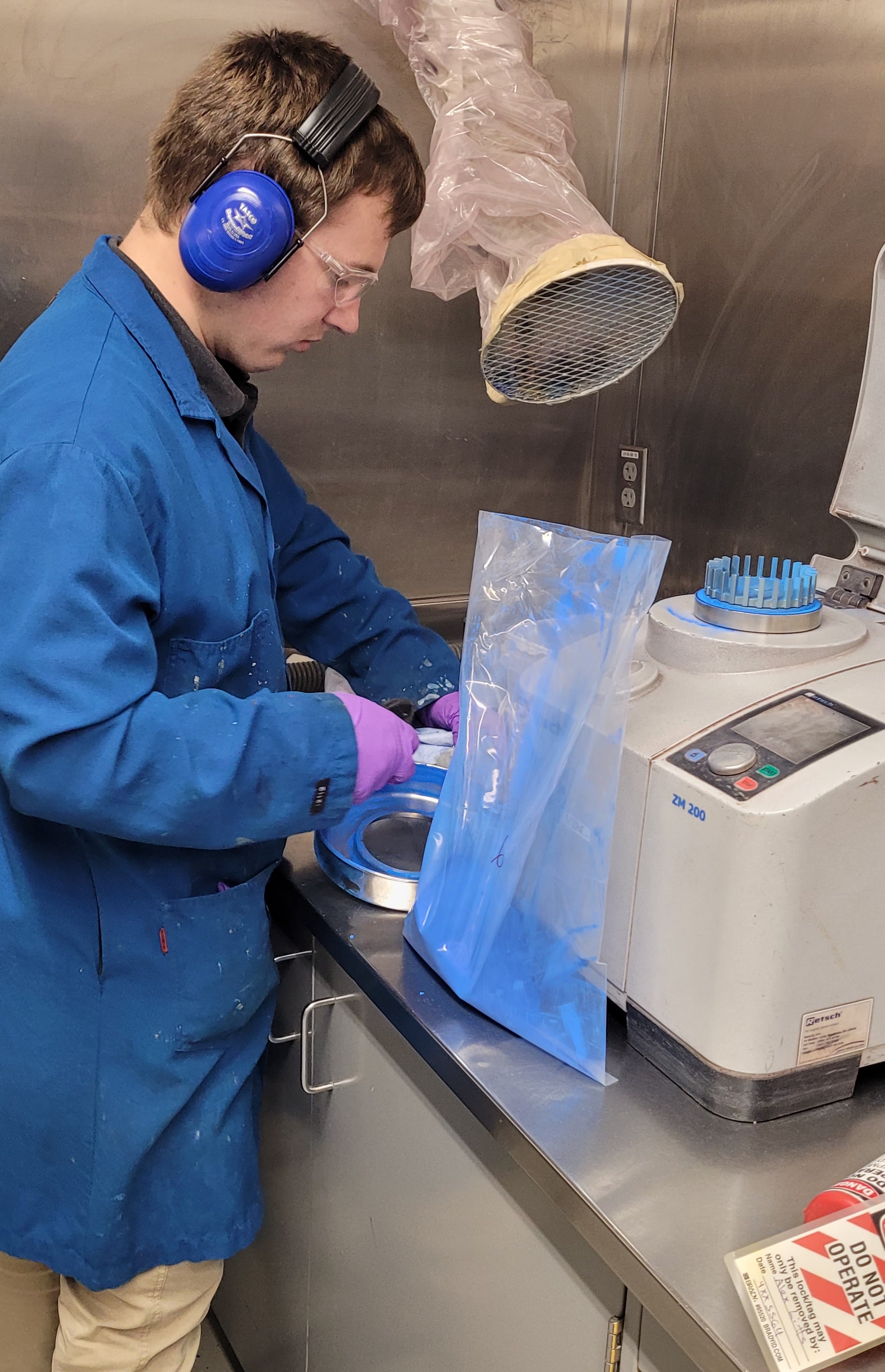 Alex Litts ’24 working in the Sherwin-Williams lab.