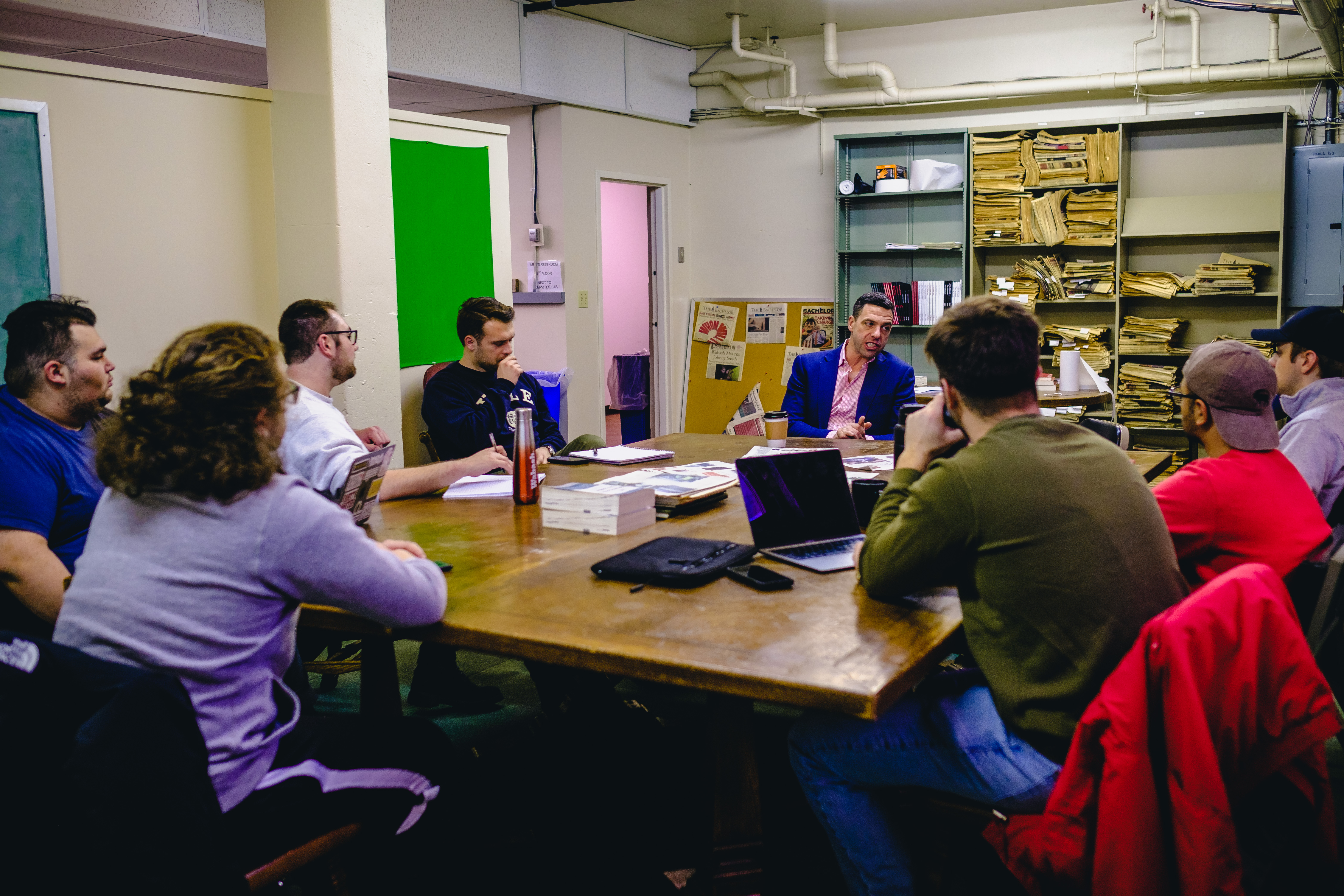 Ahead of the PDSS event, Kesling visited classrooms and interacted with students, including the editorial staff of The Bachelor. Students asked Kesling questions about his storytelling and work with The Journal and got tips on what it takes to pursue a career in journalism.