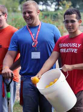 Chitty with orientation leader Alex Hernandez '16