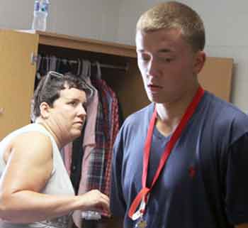 Crouch '17 and his Mom working to get moved in.