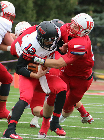 Freshman linebacker Evan Hansen getting to the QB