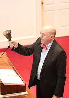 President Hess rings in the Class of '21.