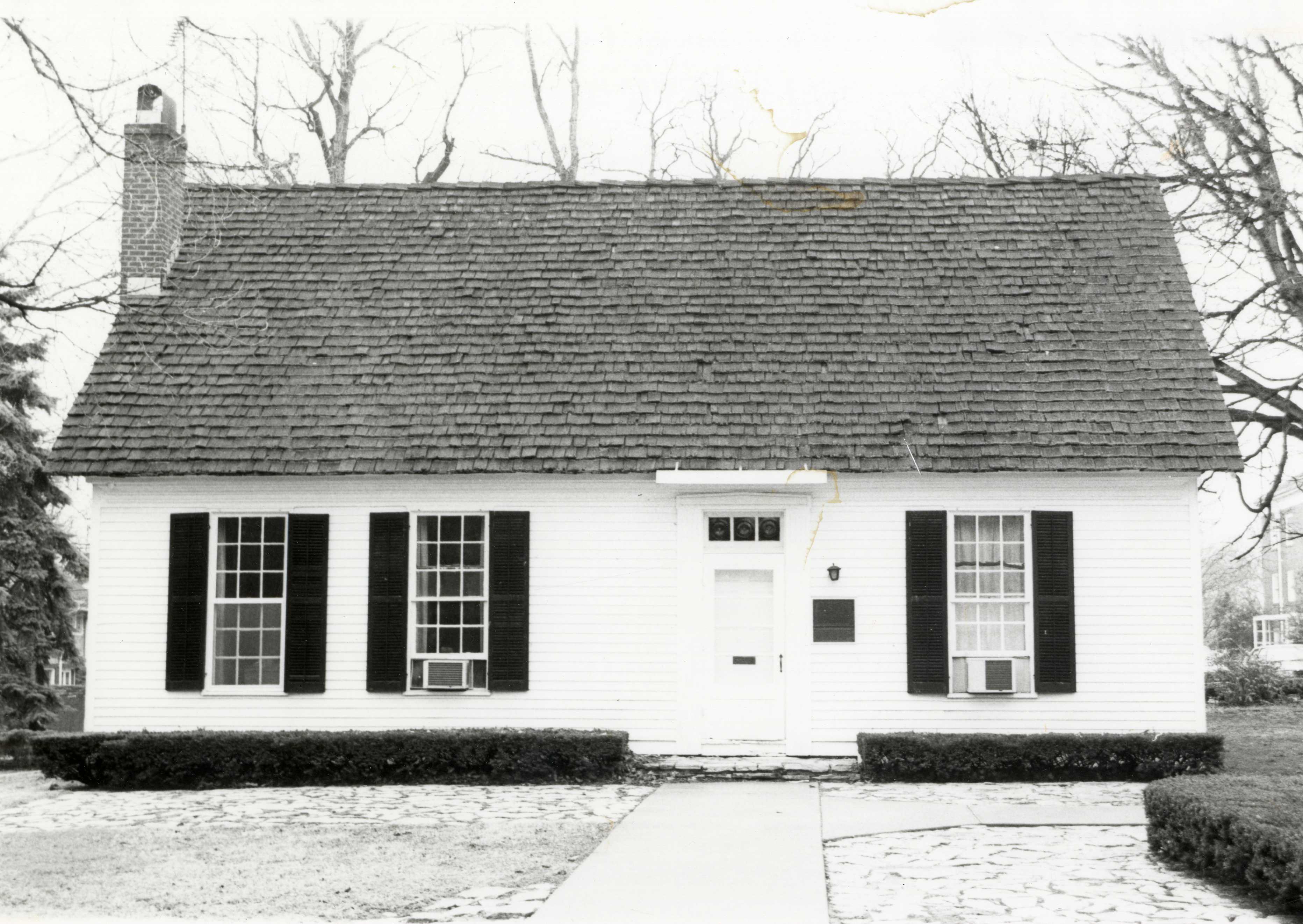 Hovey Cottage was built by Edmund O. and Mary Carter Hovey between 1836 and 1837. 