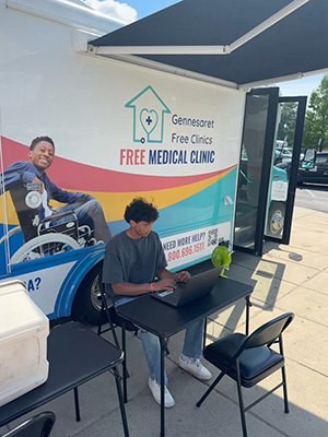 Huisden ’28 works the "front desk" at the Genneserat's mobile clinic.