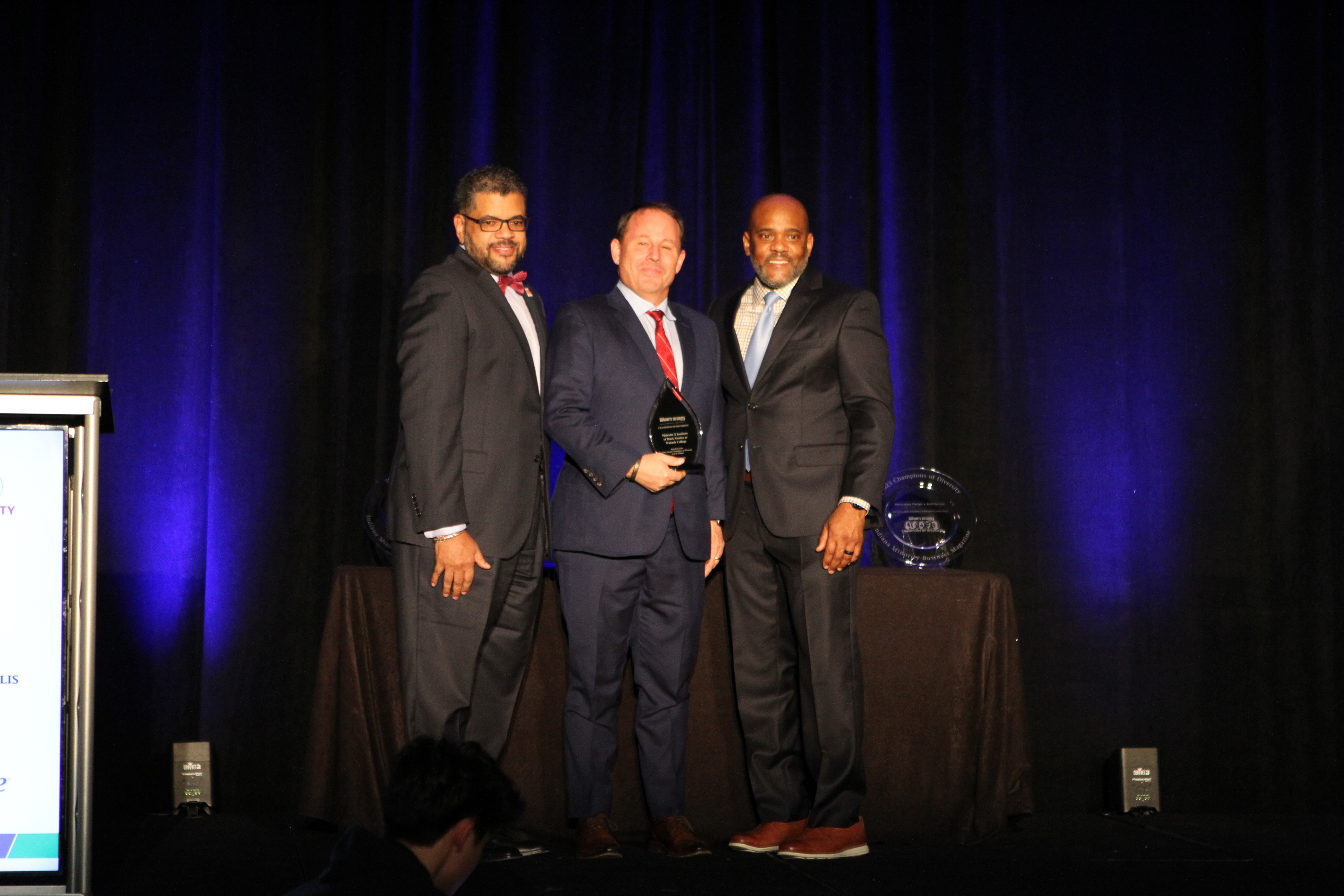 MXIBS Director Steven Jones ’87 (left) and Wabash President Scott Feller receive a Champions of Diversity recognition from the Indiana Minority Business Magazine.