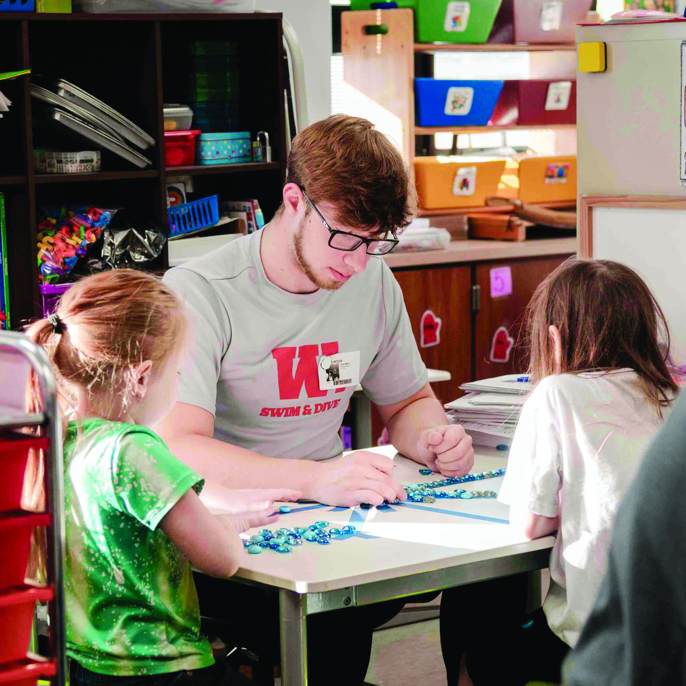 Dane Market &rsquo;26 assisting kindergartners