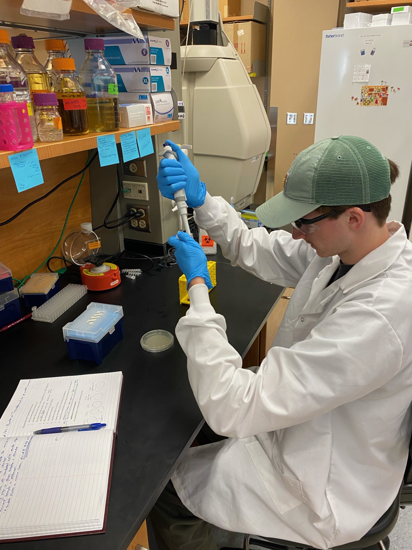 Tom Oppman ’25 working in the White Lab.