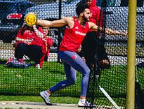 Thomas ha sido miembro durante cuatro años de los equipos de atletismo de Wabash y ha ayudado al programa a ganar cinco campeonatos de la Conferencia Atlética de la Costa Norte hasta la fecha.