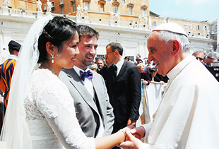 Twigg (center) and his wife, Jocelyn, on their wedding day in Rome with Pope Francis.