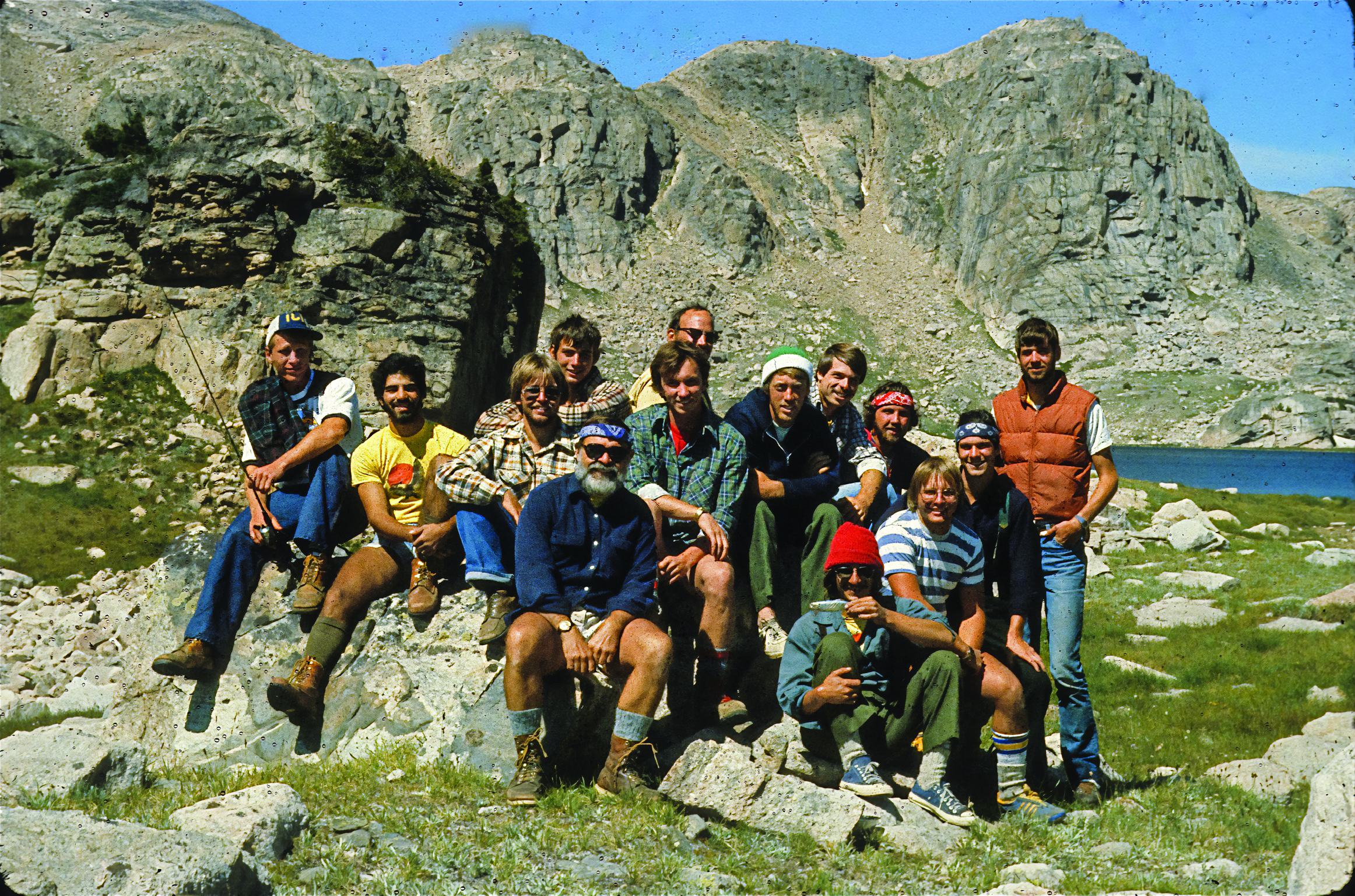 Aus Brooks &rsquo;61 and Bill Doemel H&rsquo;74 with students in the Aquatic Biology Program.