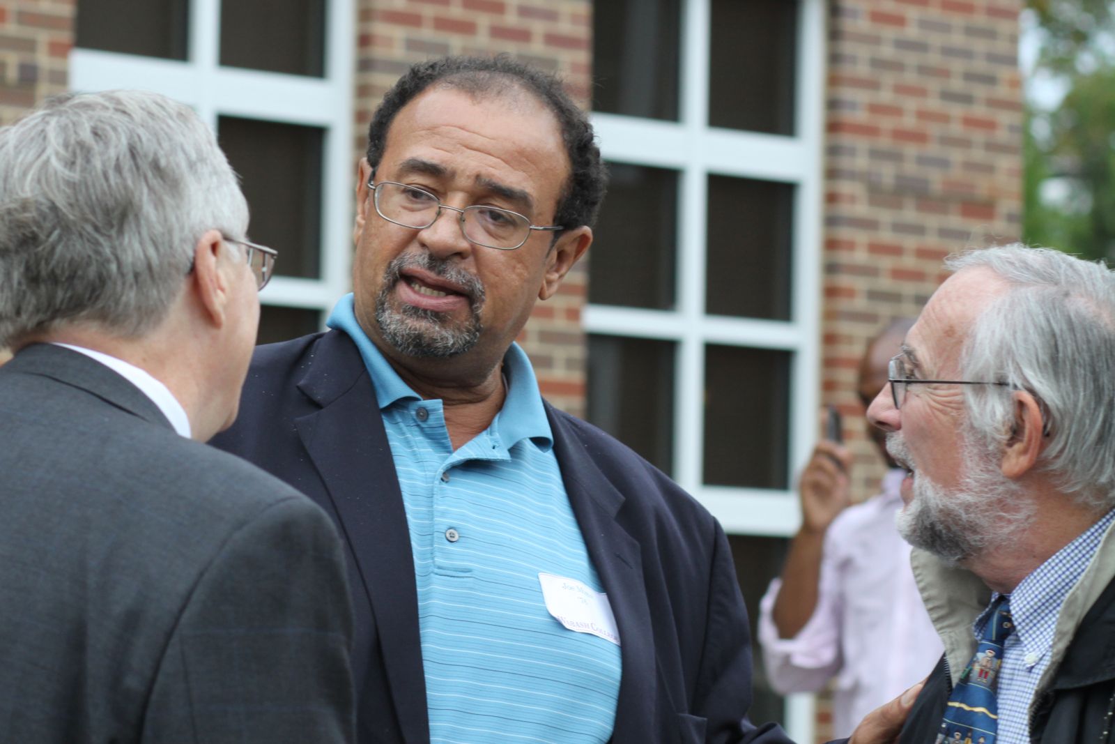 Joe Mims talks with former Wabash President Pat White in 2011 during the MXIBS’ 40th Anniversary Opening Reception.