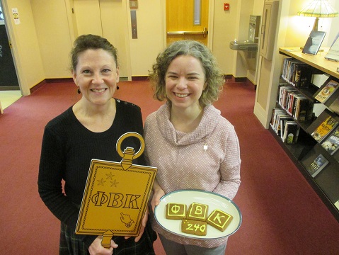 Phi Beta Kappa member Susan Albrecht (Earlham) joins former President Amanda Ingram (The College of William & Mary) in welcoming all to enjoy the cookies made by our President in honor of the 240th birthday of Phi Beta Kappa