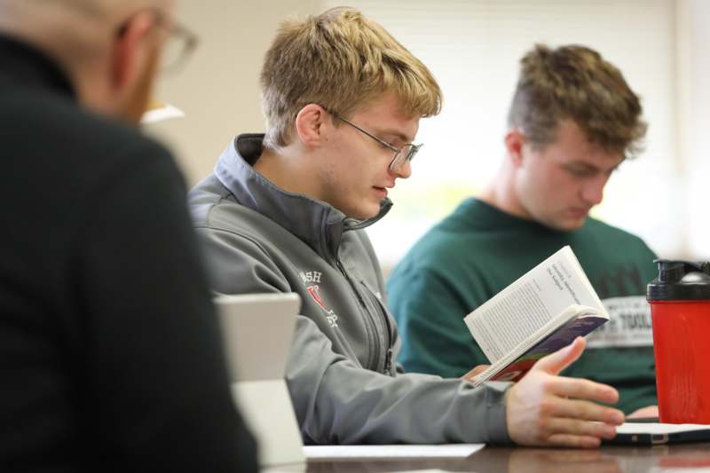 a group of people reading books