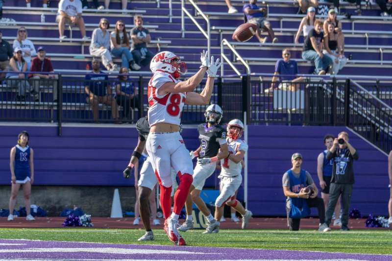 a football player catching a football