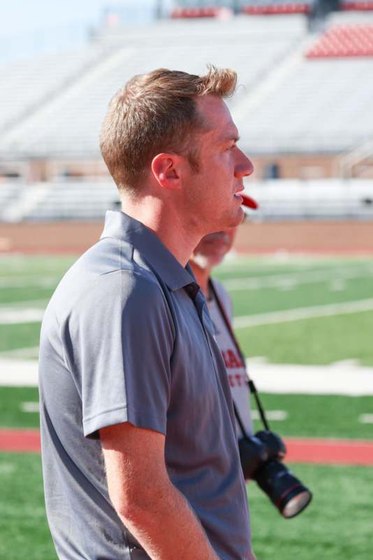 a man in a grey shirt