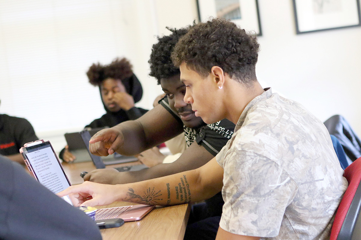 Students working together in Prof. Julian Whitney's class